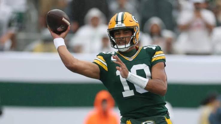 Jordan Love preparing to throw a pass