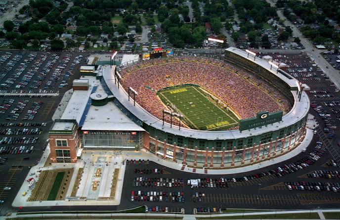 Aerial view of Lambeau Field on game day